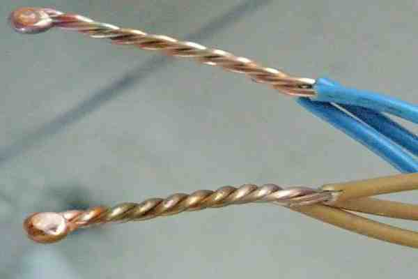 Как соединить два кабеля между собой