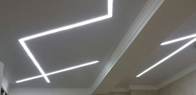 Подсветка потолка по периметру светодиодной лентой