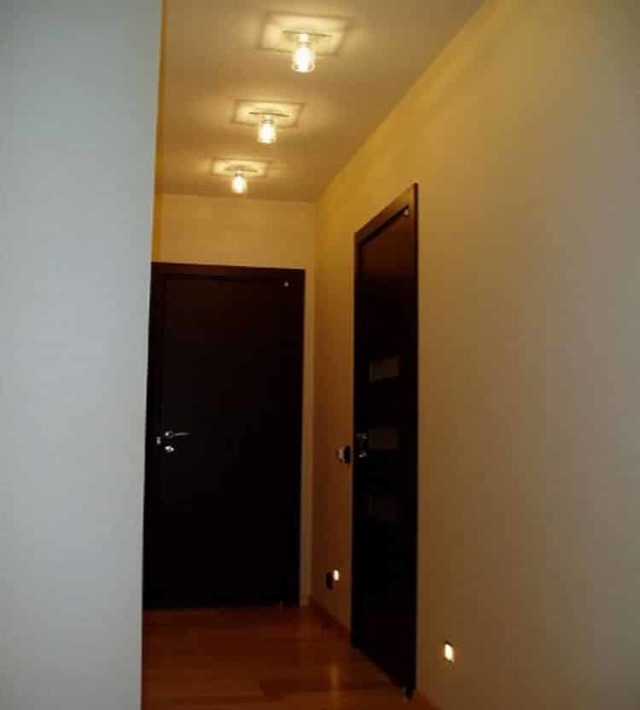 Примеры расположения точечных светильников на потолке фото