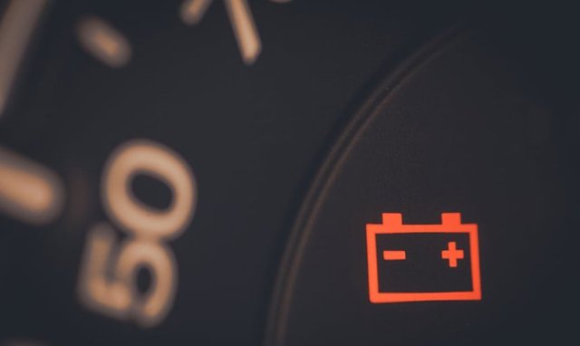 Заряжается ли аккумулятор при езде на автомобиле