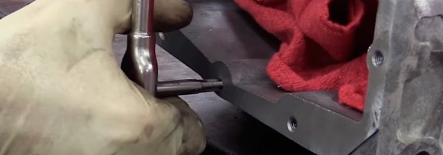 Как восстановить резьбу в алюминиевом корпусе
