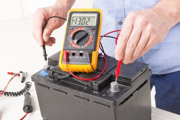 Как проверить ток зарядки аккумулятора мультиметром