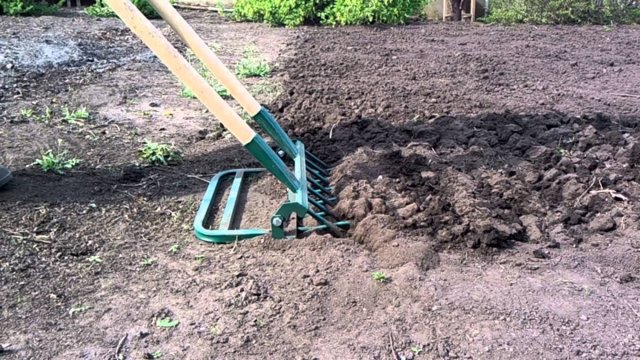 Чем копать землю вместо лопаты