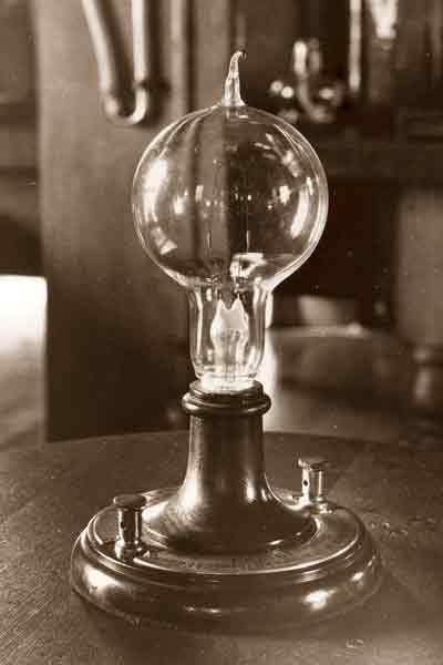 Первая лампа накаливания изобретатель