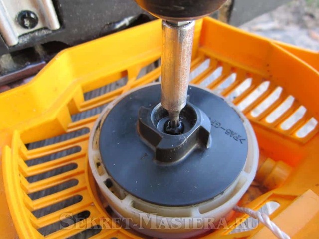 Как намотать пружину на стартер бензопилы