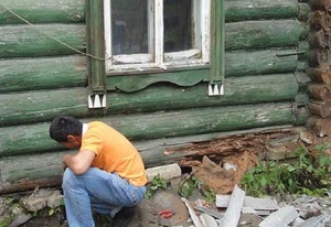 Как поднять просевший угол деревянного дома