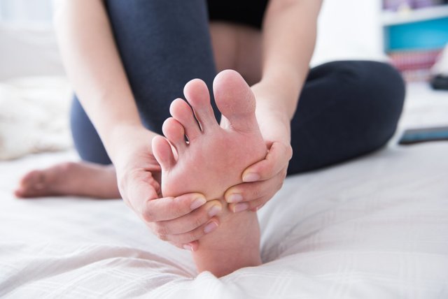 Что поможет справиться с болями в ногах?