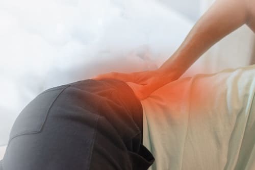 Как избавиться от болевых ощущений в спине при ишиасе?
