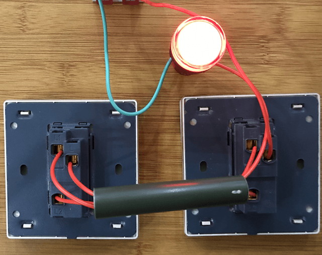 Как сделать двойной выключатель на одну лампочку