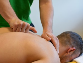 Лечебный массаж при болезнях спины