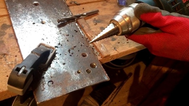 Как сделать конусное отверстие в металле