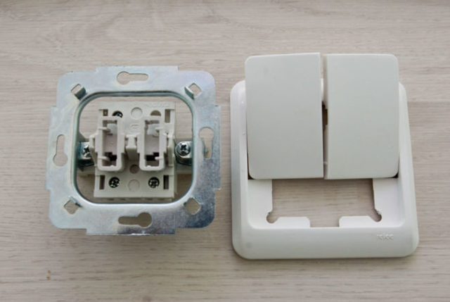 Два выключателя на две лампочки схема подключения