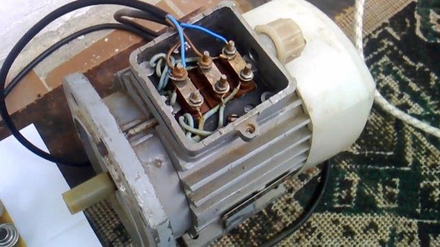 Коробка для конденсаторов на электродвигатель